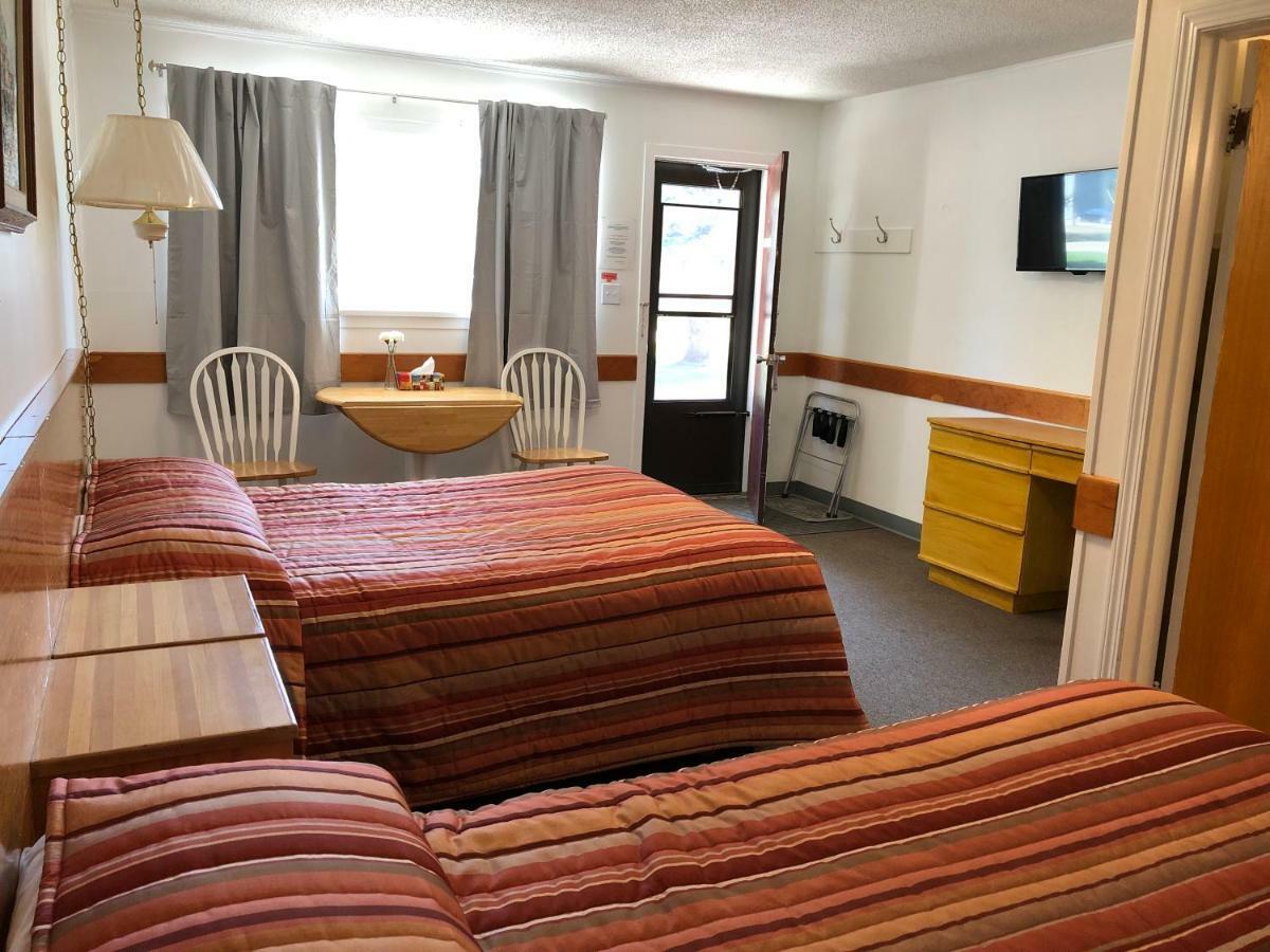 Yellow Quill Motel Portage la Prairie Exterior photo